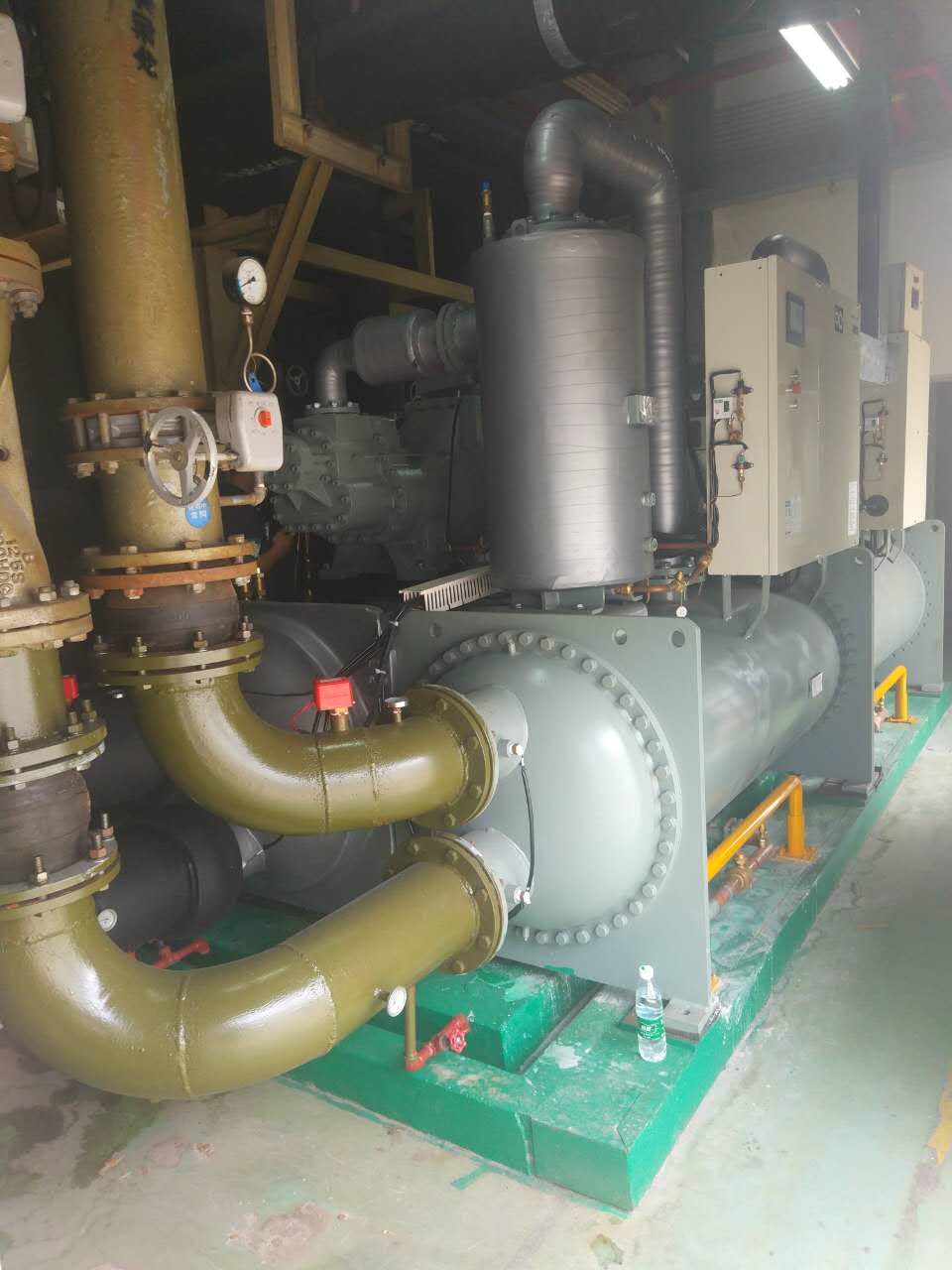 氟系統(tǒng)制冷機(jī)組進(jìn)水，就這樣處理！